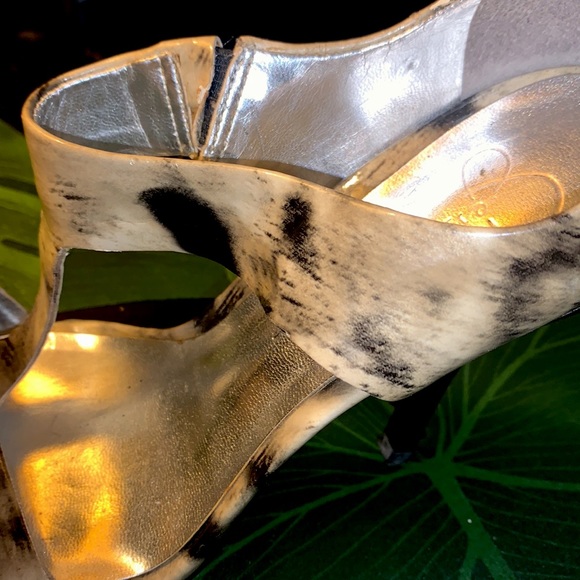 Jessica Simpson T strap heels - Picture 3 of 3